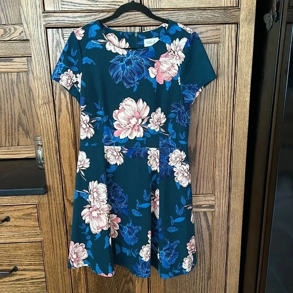 Eliza J Fit & Flare Short Sleeve Dress in Pine Floral Stretchy Jewel - Size 14 - Picture 3 of 6